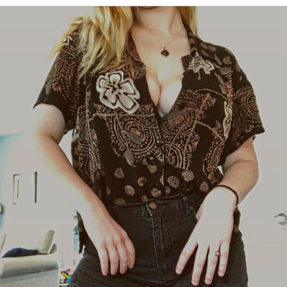 🏝Vintage 80’s Button-Up Blouse🏝